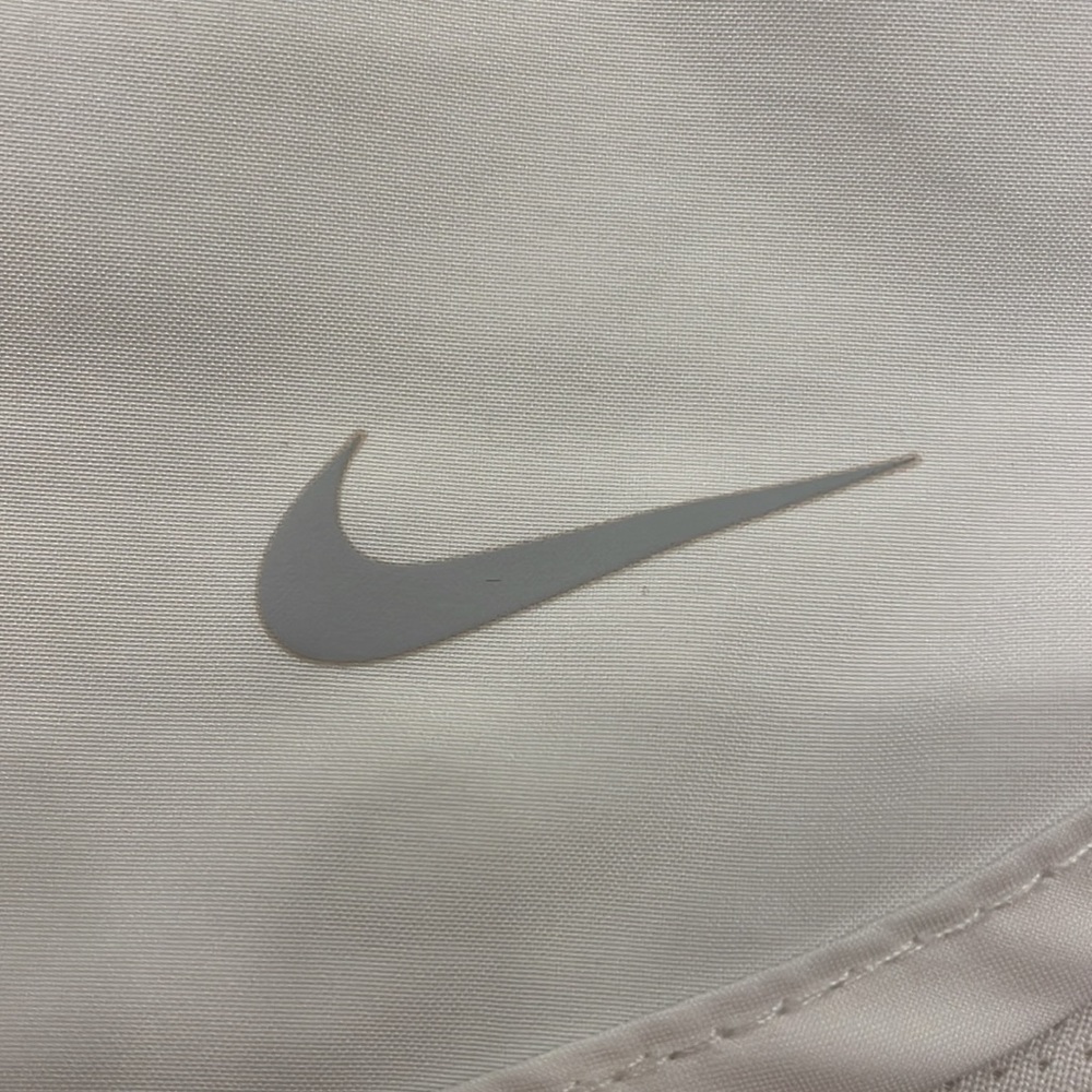 Woman’s white Nike dry-fit shorts size xs - Picture 3 of 4